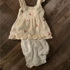 Nicole Miller Cream and White Baby Fruit Embroidered Ruffled Outfit